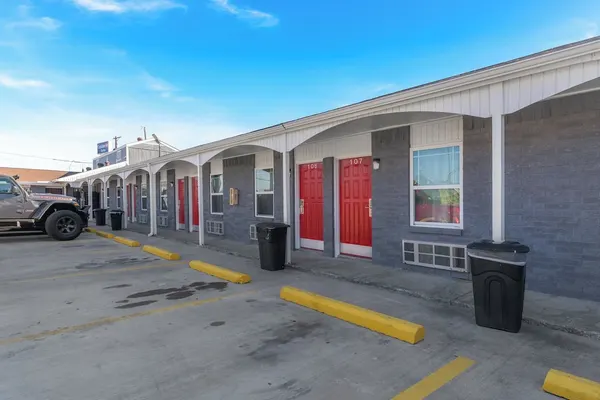 Photo 1 - Golden Inn Dallas by Hotel O