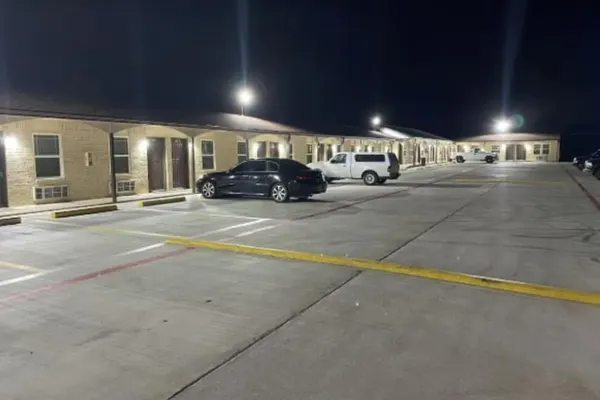 Photo 1 - Golden Inn Dallas by Hotel O