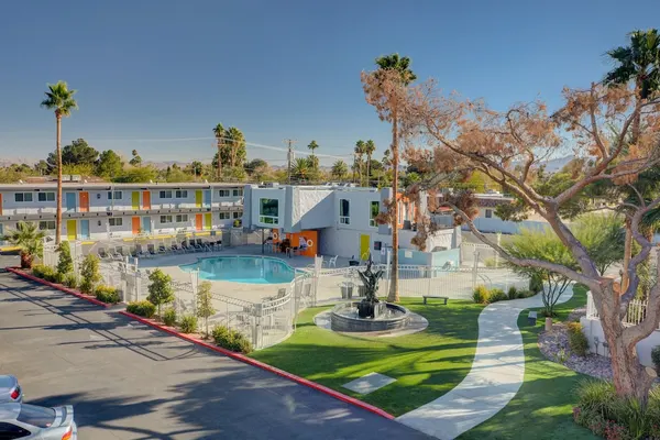 Photo 1 - Thunderbird Hotel
