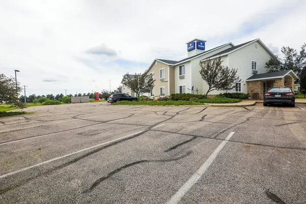 Photo 1 - Evansville Inn & Suites By OYO