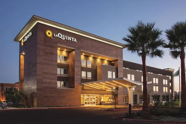 Photo 1 - La Quinta Inn & Suites by Wyndham Morgan Hill-San Jose South