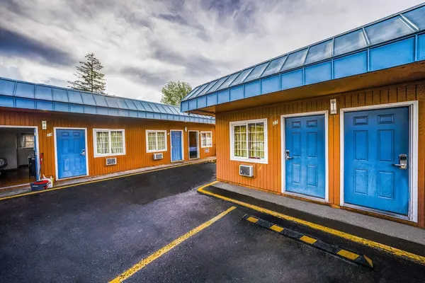Photo 1 - Royal Gateway Motel by OYO
