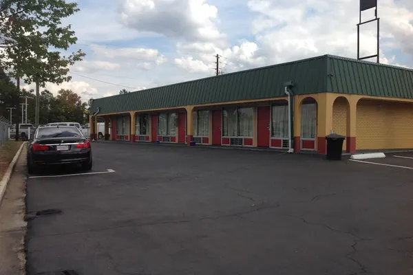 Photo 1 - Budget Inn