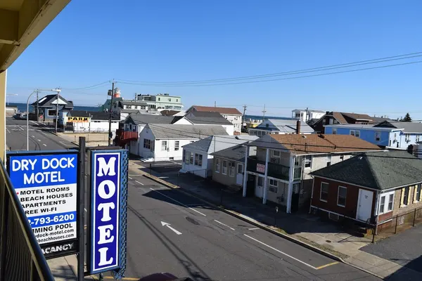 Photo 1 - Dry Dock Motel