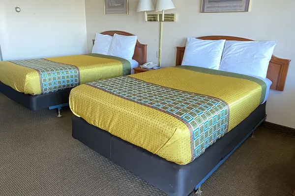 Photo 1 - Parkview Motel