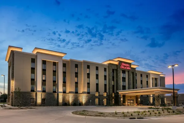 Photo 1 - Hampton Inn & Suites Mason City