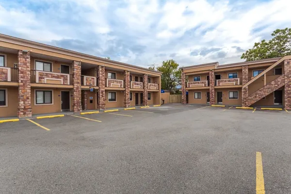 Photo 1 - Travelodge by Wyndham South Hackensack