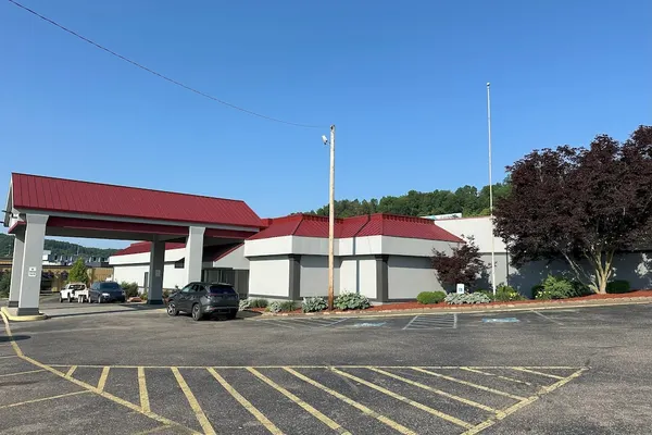 Photo 1 - Red Roof Inn Cambridge, OH