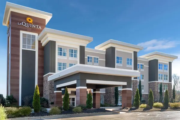 Photo 1 - La Quinta Inn & Suites by Wyndham Forsyth