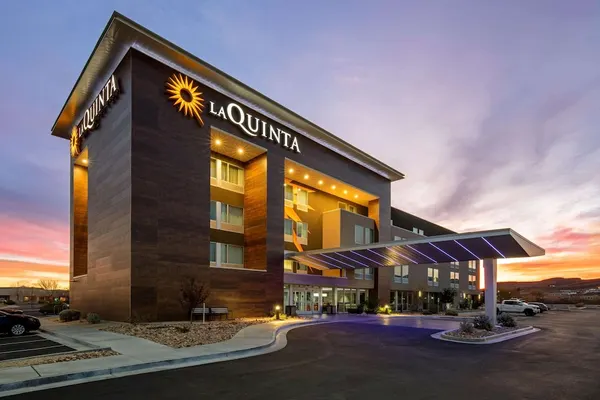 Photo 1 - La Quinta Inn & Suites by Wyndham Kingman