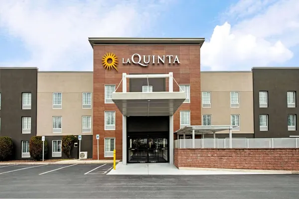 Photo 1 - La Quinta Inn & Suites by Wyndham New Cumberland-Harrisburg