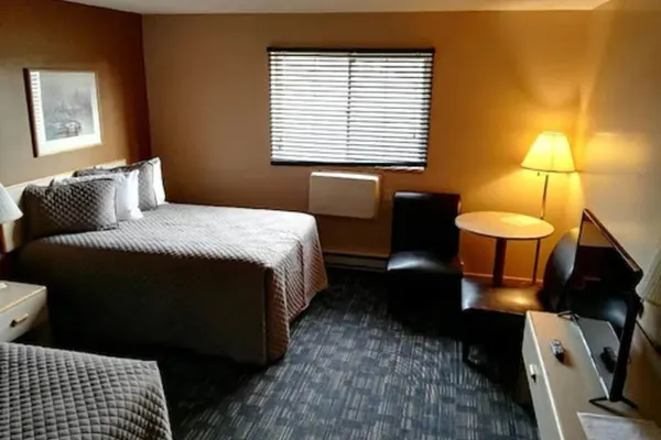 Photo 1 - Lakeside Motor Inn