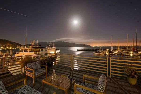 Photo 1 - Waters Edge Hotel