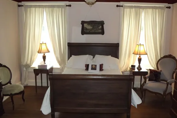 Photo 1 - Maysville Manor Bed & Breakfast