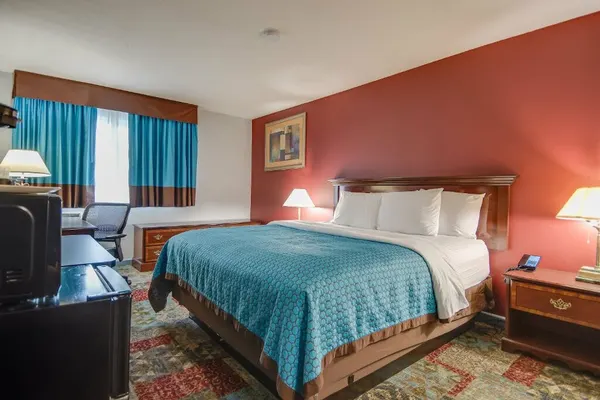 Photo 1 - Americas Best Value Inn Hayward