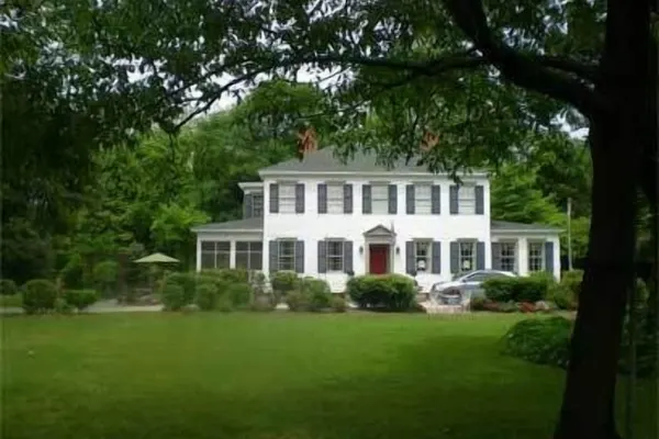 Photo 1 - Oak Manor Inn