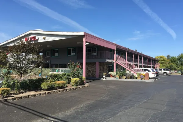 Photo 1 - Beaverton Budget Inn