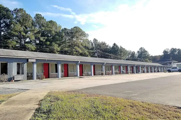 Photo 1 - Roadway Inn