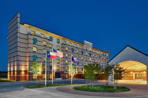 Photo 1 - Four Points By Sheraton Dallas Fort Worth Airport North