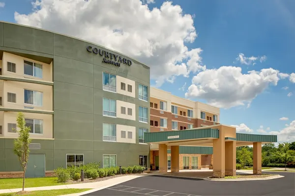 Photo 1 - Courtyard by Marriott Detroit Farmington