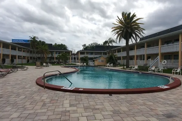 Photo 1 - Holiday Hotel