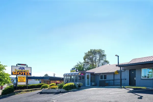 Photo 1 - Juniper Motel Madras by Townhouse