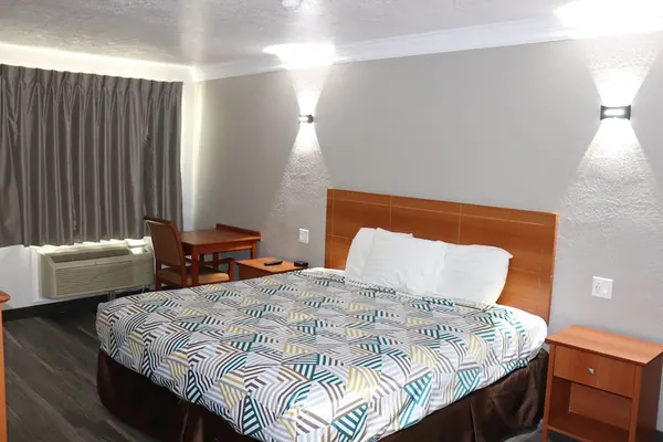 Photo 1 - Motel 6 Alvin, TX