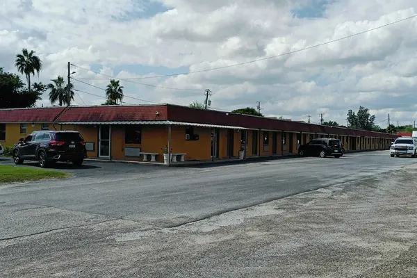 Photo 1 - Budget Inn By OYO Edinburg Hwy 281