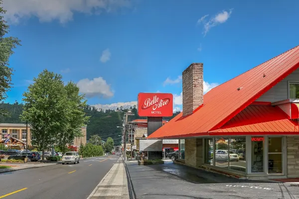 Photo 1 - Belle Aire Motel