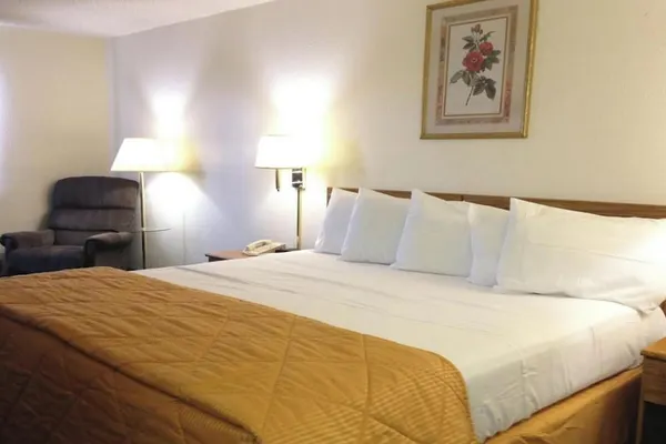 Photo 1 - Capital O Amerihost Inn and Suites Mexico Hwy 54 MO