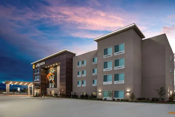 Photo 1 - La Quinta Inn & Suites by Wyndham Owasso