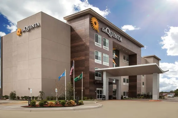 Photo 1 - La Quinta Inn & Suites by Wyndham Owasso