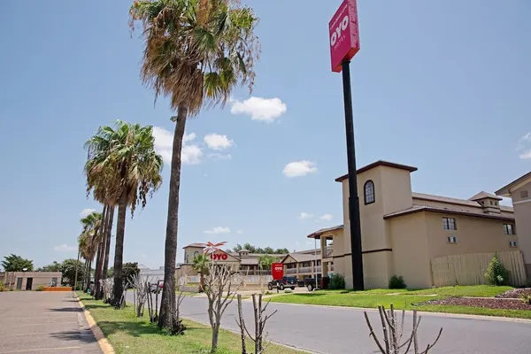 Photo 1 - OYO Hotel McAllen Airport South