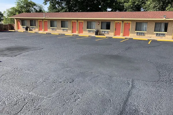 Photo 1 - De Leon Inn