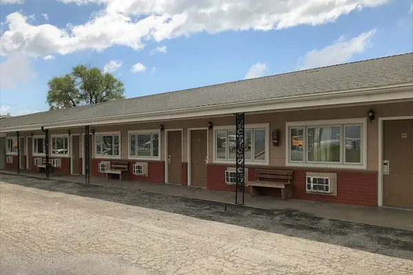 Photo 1 - Budget Inn
