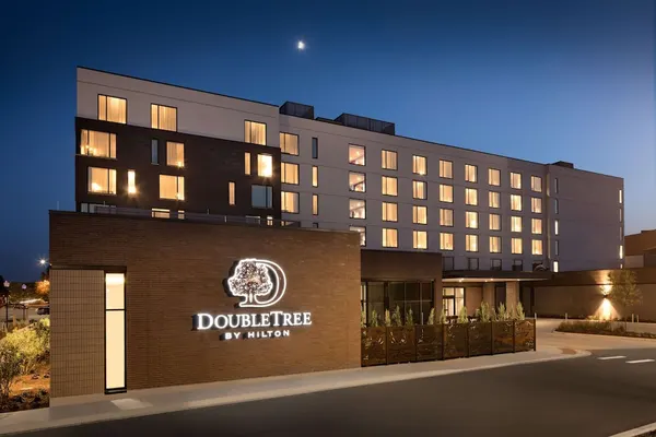 Photo 1 - DoubleTree by Hilton Greeley at Lincoln Park