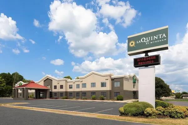 Photo 1 - La Quinta Inn by Wyndham Decatur