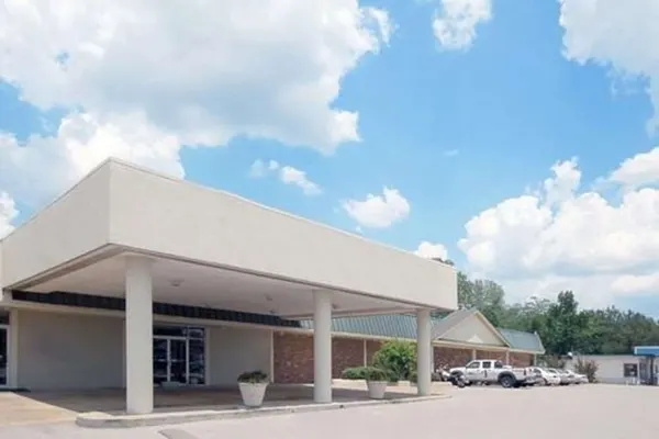 Photo 1 - Econo Lodge Corinth