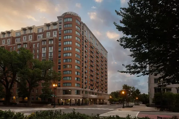 Photo 1 - Courtyard by Marriott Washington Capitol Hill/Navy Yard