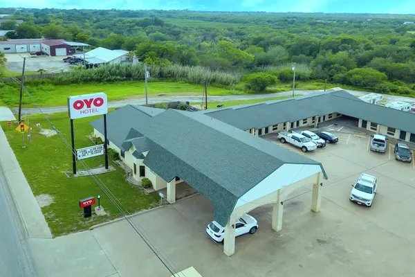 Photo 1 - Three Rivers Executive Inn & Suites By OYO