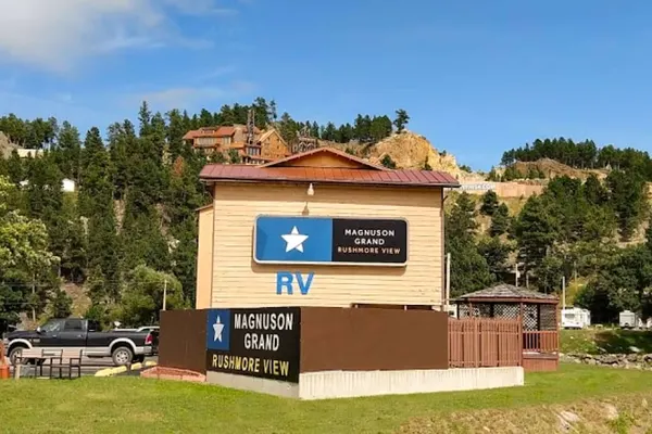 Photo 1 - Magnuson Grand Rushmore View