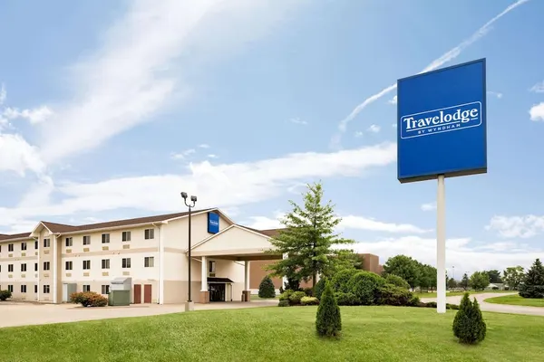 Photo 1 - Travelodge by Wyndham Clinton Valley West Court