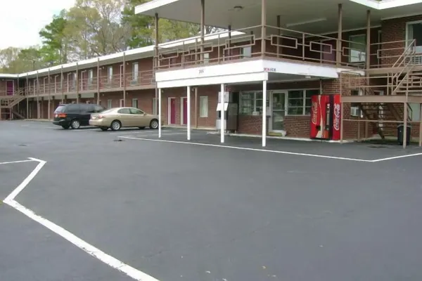 Photo 1 - Sherwood Motel