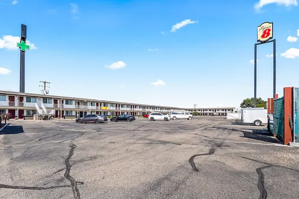 Photo 1 - Super 8 by Wyndham Ontario