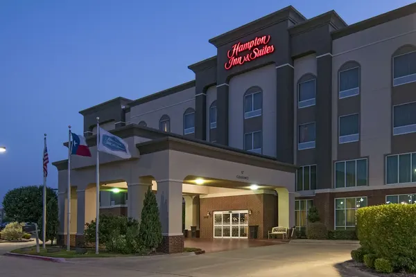 Photo 1 - Hampton Inn & Suites Waxahachie