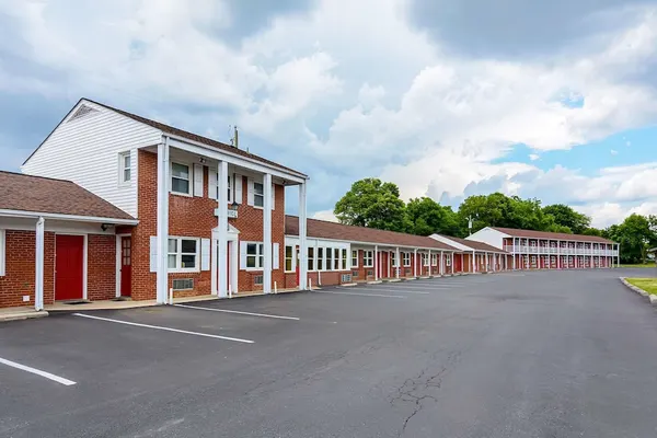 Photo 1 - Econo Lodge Woodstock - Shenandoah Valley I-81