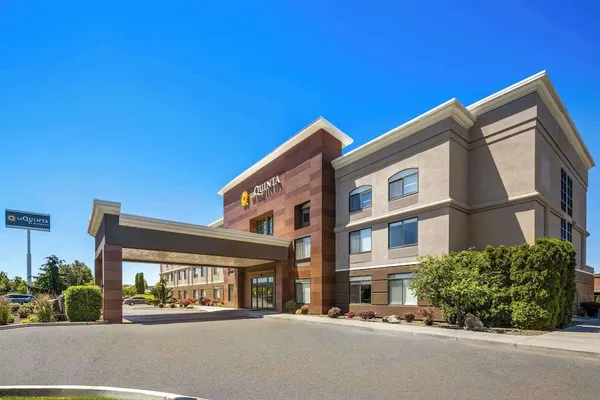 Photo 1 - La Quinta Inn & Suites by Wyndham Kennewick