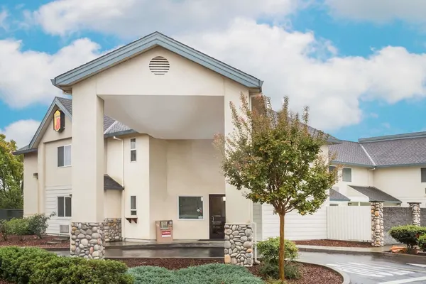 Photo 1 - Super 8 by Wyndham Cloverdale Wine Country