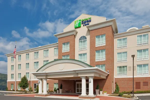 Photo 1 - Holiday Inn Express Hotel & Suites Bethlehem by IHG