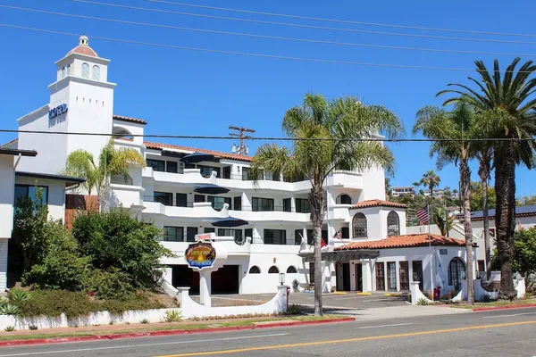 Photo 1 - The Surfbreak Hotel